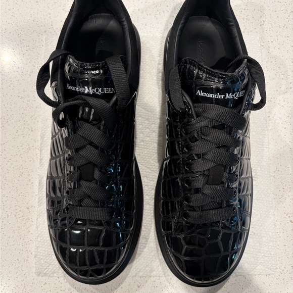 Alexander McQueen Mens Black Glossy Croc Embossed Sneakers - Picture 4 of 8